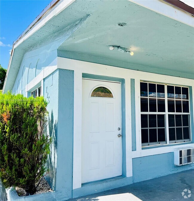 Building Photo - 725 NW 4th Ave Rental
