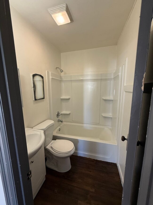 Photo - 1bedroom, 1.5 bathrooms, Pet Friendly!