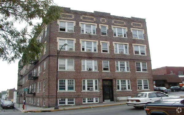 51 Exchange Pl - Churchill Manor