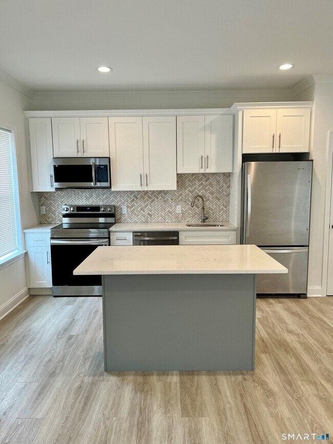 Building Photo - 93 Boston Post Rd Unit A