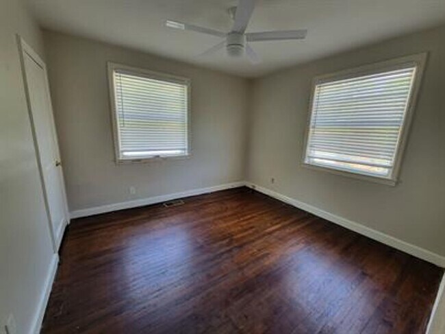 7 Calhoun Rd Unit B