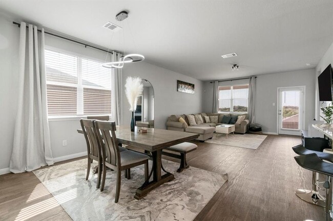 Photo - 212 Apache Plum Dr