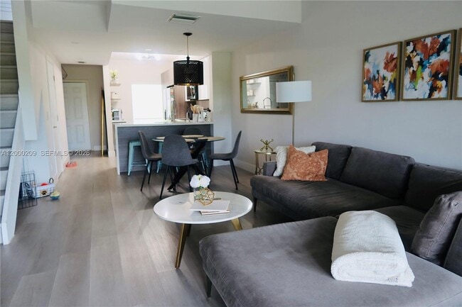 Building Photo - 16755 Hemingway Dr