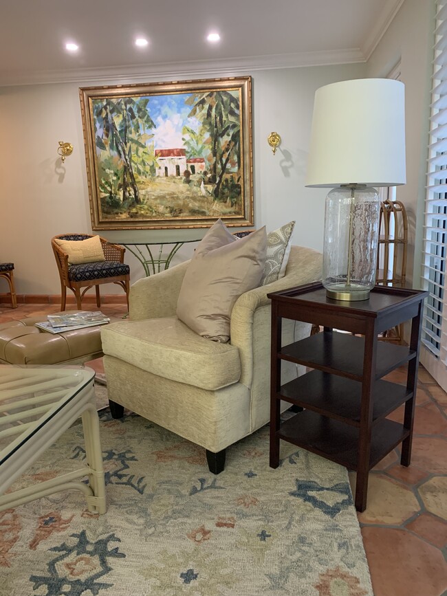 Sala de estar - 401 Peruvian Ave