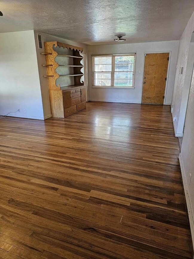 Photo - 2605 Gidding St