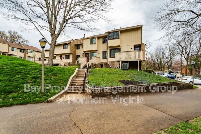 Photo - 2476 Glengyle Dr