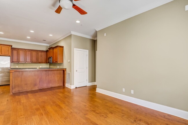 Photo - 425 E Mc Donough St