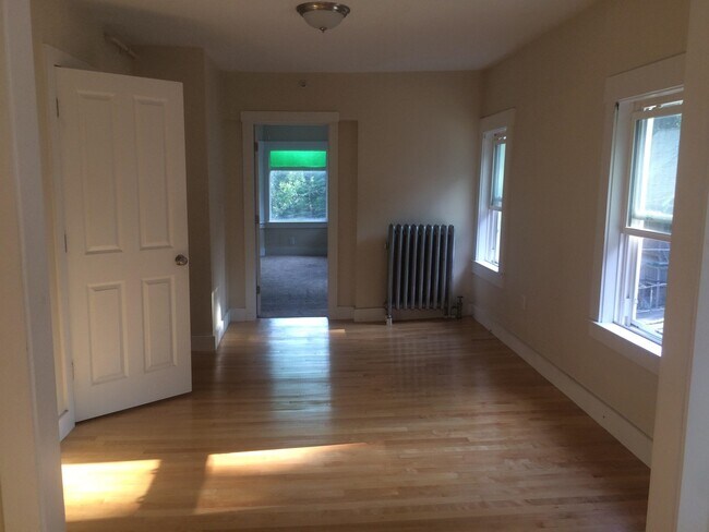 11 Hawes St Unit 3