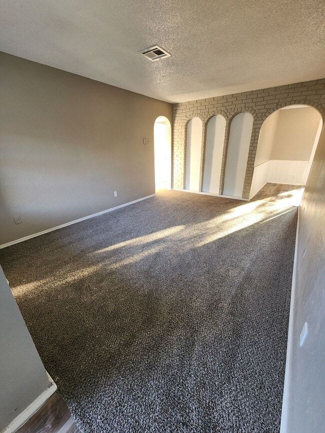 Photo - 5 Bed 1.5 Bath Home in Midwest City!
