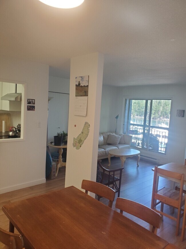 430-430 Stewart Ave