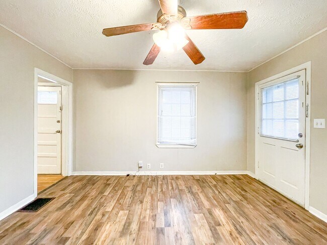 Photo - 409 S Dearborn St