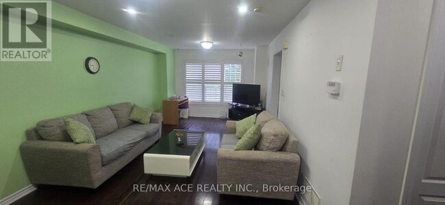 Photo - 100 Staines Rd