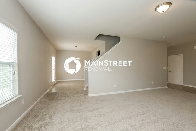 Photo - 4 Bedroom Pet-Friendly Home in Charlotte, NC with Main Street Renewal