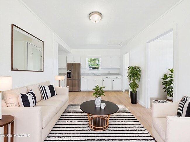 Photo - 711 E Lessley St