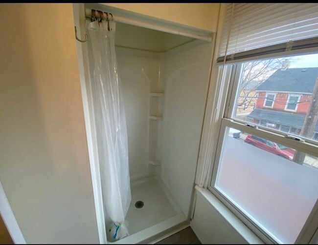 Photo - 753 Front St