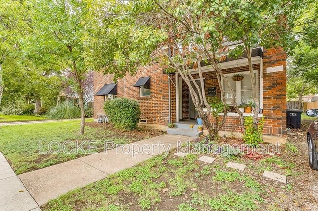 Building Photo - 1411 6th Ave