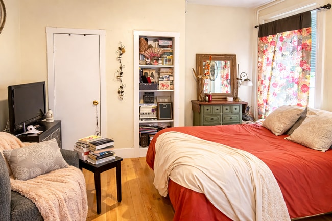 Building Photo - 108 Myrtle St Unit 3