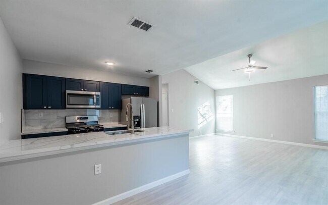 Photo - 915 Sirocco Dr