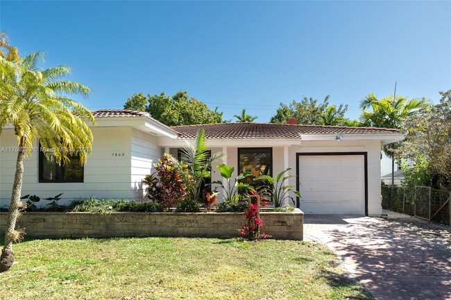Building Photo - 1860 SW 13th St Rental