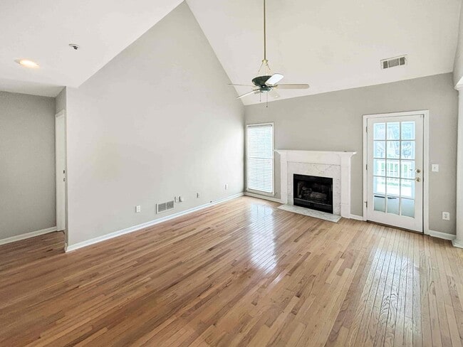 Photo - 2092 Drogheda Ln