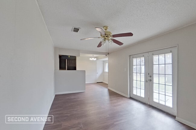 Photo - 2810 Plaza St