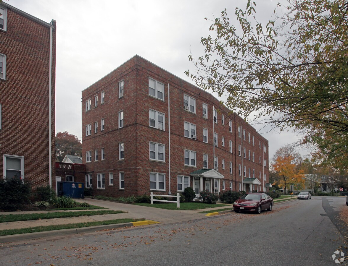 Primary Photo - Newton Square Apartments