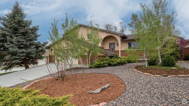 Building Photo - Four level home in Vista Grande