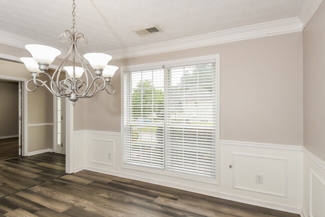 Photo - 6062 Farmwood Way SE