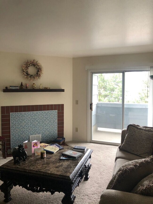 Photo - Welcome to Hunter Creek Condos! Light and ... Unit 6