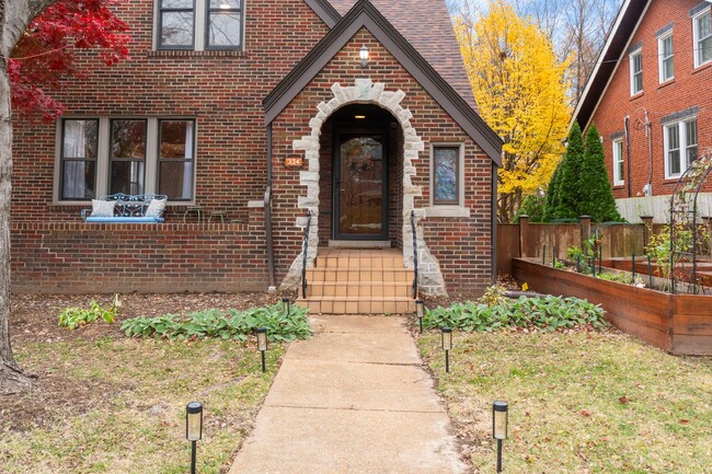 Charming 3-Bedroom Home in Webster Groves! - Charming 3-Bedroom Home in Webster Groves!