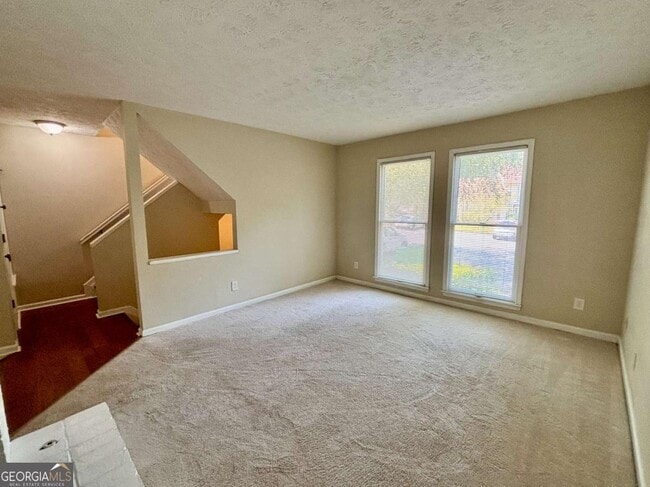 Photo - 666 Stratford Green Way