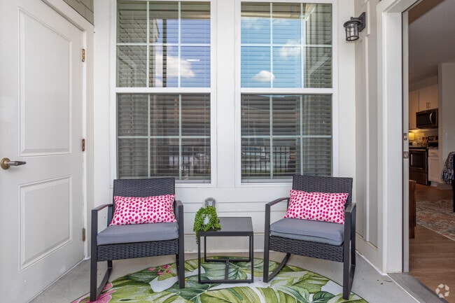 2BR, 2BA - 1130SF - Patio