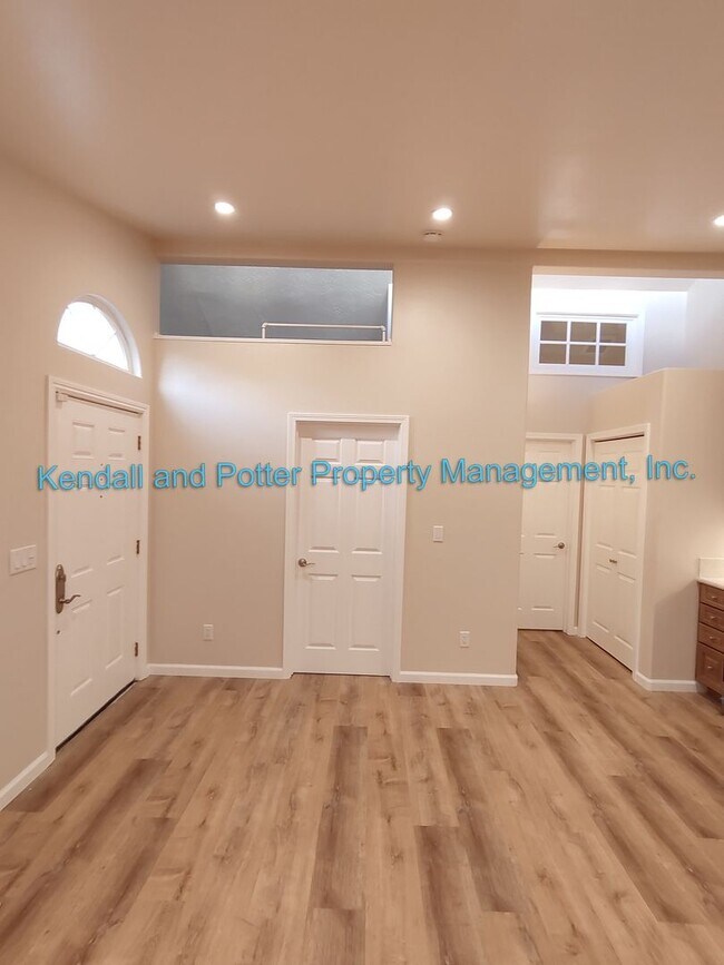 Photo - 302/303 Unit 302A Oregon St.