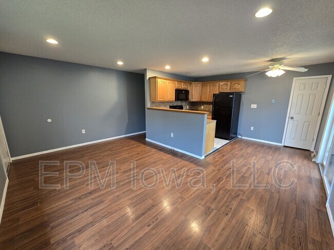 Photo - 1407 Robin Rd