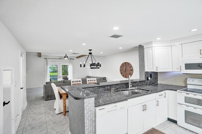 Photo - 147 SW 3rd St