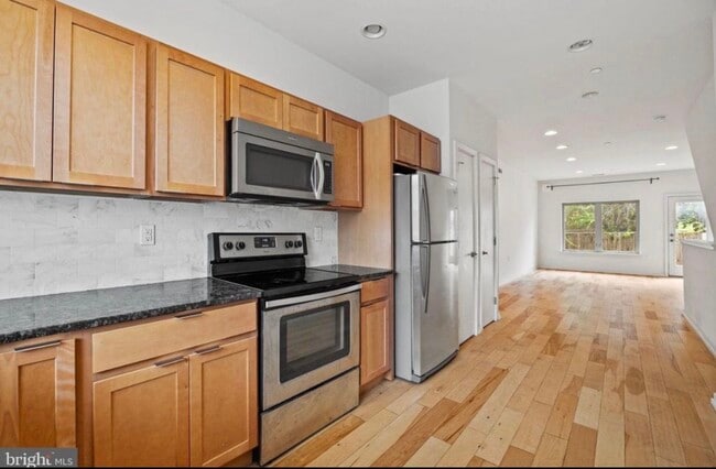 Building Photo - 506 W Master St Unit APT 1