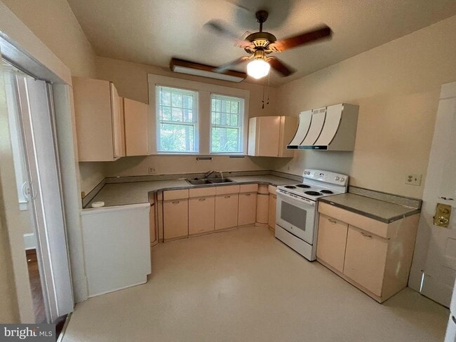 Photo - 3017 3rd St N