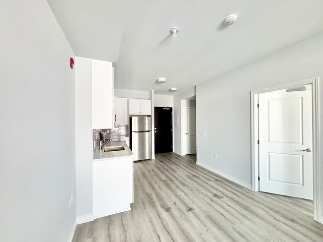 Building Photo - 1 BED - 1 BATH - OTTAWA - CONDO Unit 217