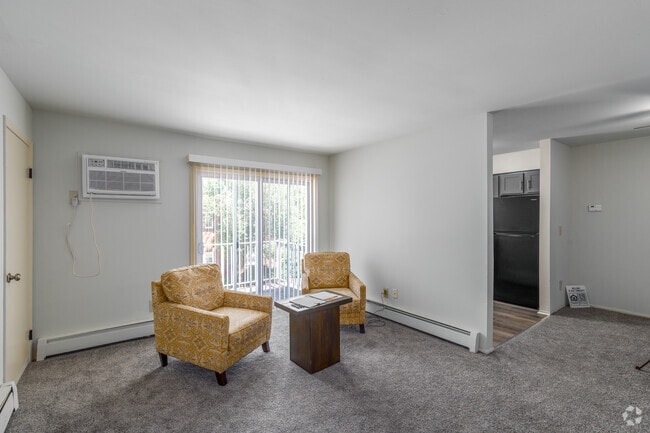 2BR, 1BA - 850SF - Living Room