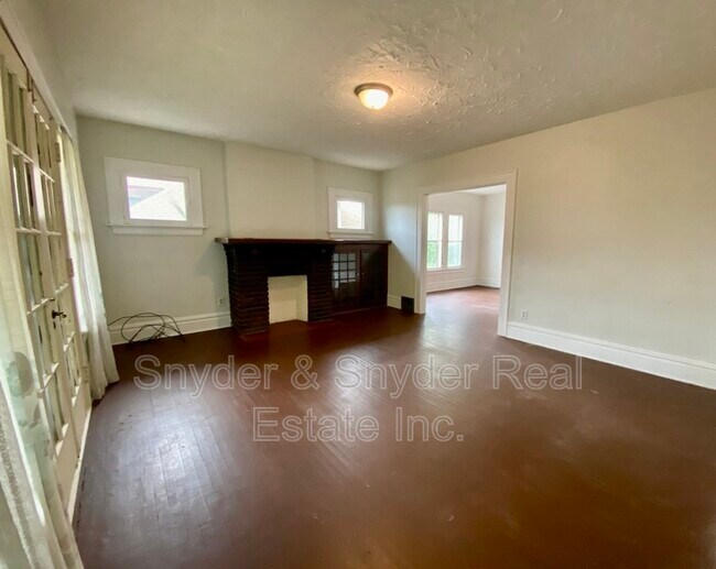 Photo - 400 Cloverdale Ave