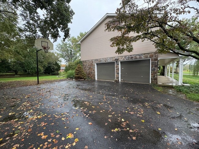 Photo - 4 Bedroom Single Family Home Available in ...