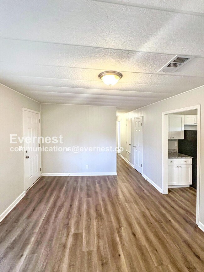 Photo - 525 Landers St