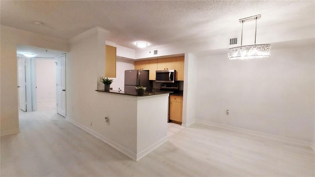 Photo - 2451 Centergate Dr Unidad 104