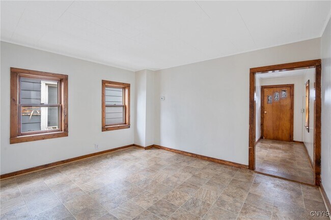 Photo - 68 Ontario St