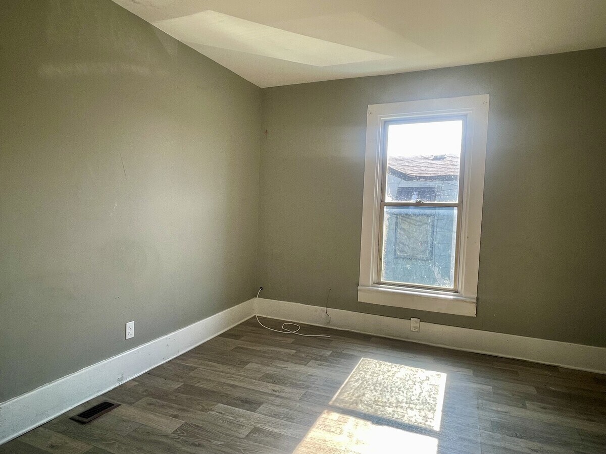 Photo - 1901 E 28th St