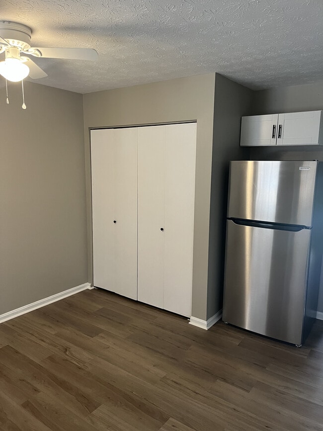 Photo - Green Acres - 4943-4959 Unit 4949-A