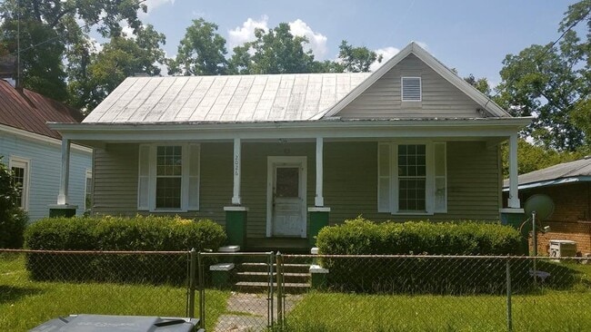 Photo - 2026 Clark St