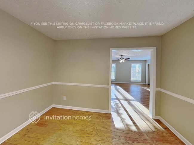 Photo - 690 Castlebrooke Dr SE