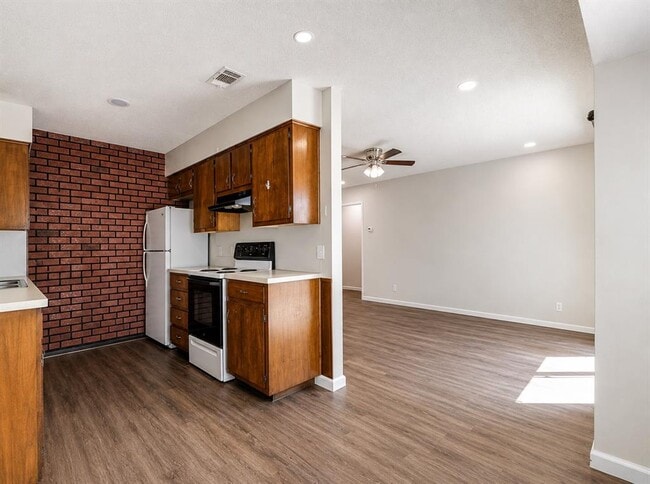 Photo - 412 Craddock Ave