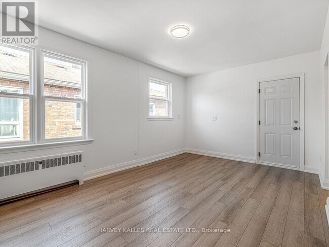 8 Markdale Ave Unit 4